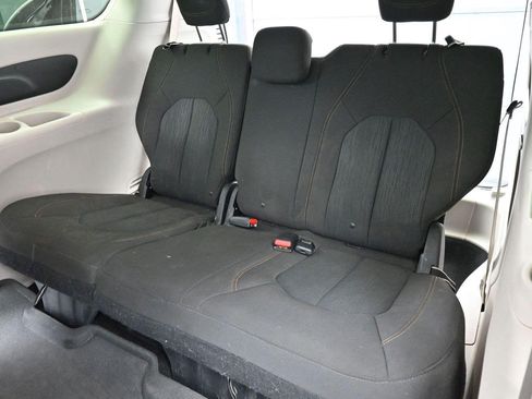 Used 2017 Chrysler Pacifica Touring FWD image 30