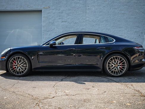 Used 2022 Porsche Panamera 4S w/ Premium Package image 9