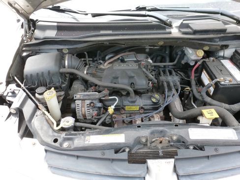 Used 2010 Dodge Grand Caravan SE w/ Climate Group FWD image 18