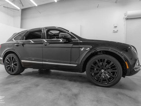 Used 2017 Bentley Bentayga AWD/4WD image 4