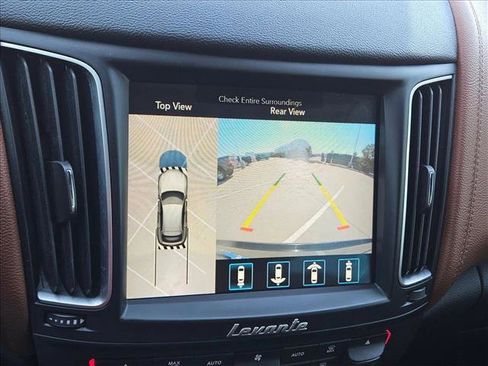Used 2019 Maserati Levante image 13