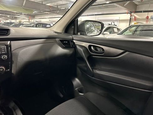 Used 2021 Nissan Rogue Sport S image 23