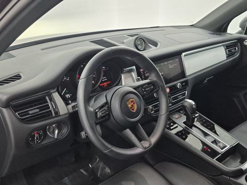 Used 2026 Porsche Macan Turbo AWD/4WD image 4