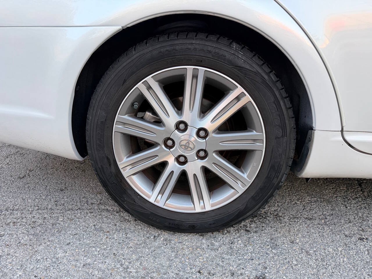 Used 2008 Toyota Avalon Limited FWD image 3