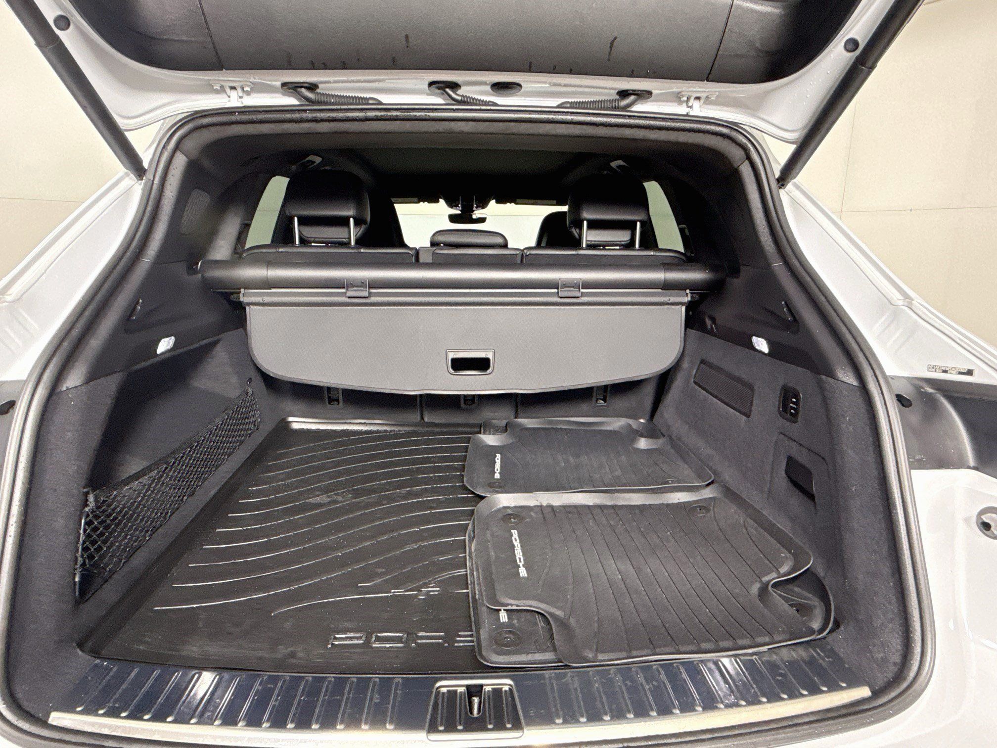 Used 2023 Porsche Cayenne Turbo w/ Assistance Package AWD/4WD image 34