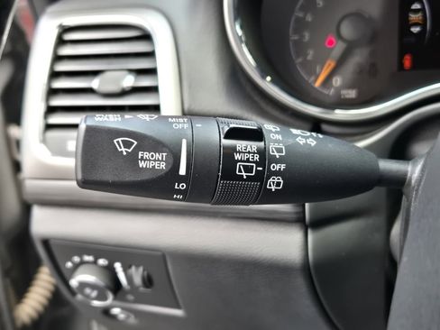 Used 2020 Jeep Grand Cherokee Altitude image 33