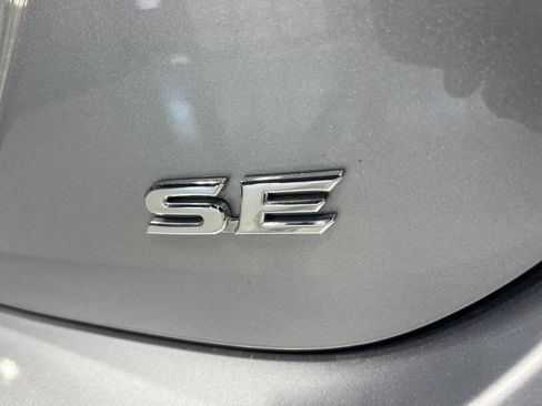 Used 2020 Toyota Camry SE FWD image 37