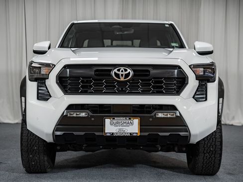 Used 2024 Toyota Tacoma TRD Off-Road image 2