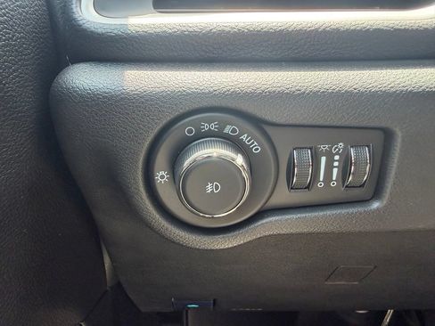 Used 2024 Chrysler Pacifica Touring-L w/ S Appearance Package FWD image 33