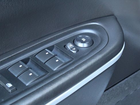 Used 2010 GMC Acadia SLE image 23