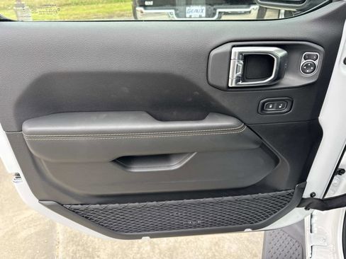 New 2025 Jeep Gladiator Sport image 34