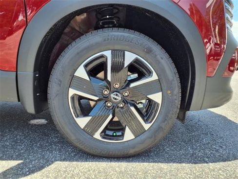 Certified 2025 Nissan Kicks SV image 31