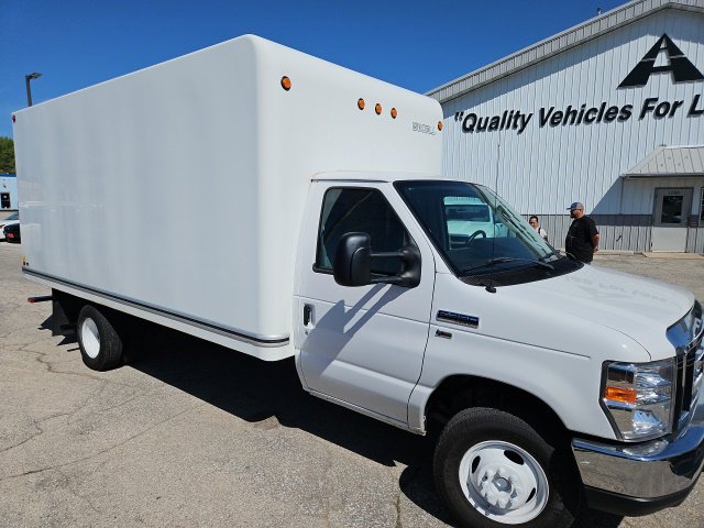 Used 2018 Ford E-350 and Econoline 350 Super Duty w/ Power Windows & Locks Group RWD image 5