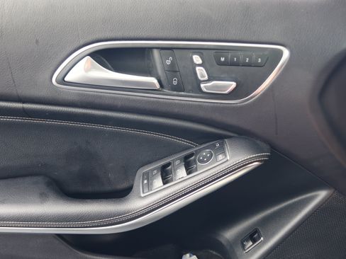 Used 2018 Mercedes-Benz GLA 250 image 12