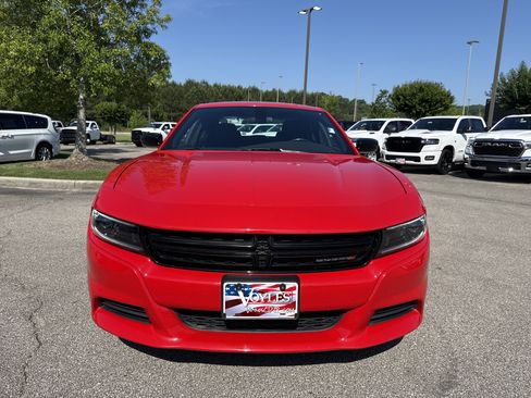 Used 2023 Dodge Charger SXT RWD image 2
