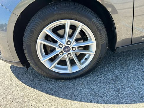 Used 2015 Ford Focus SE FWD image 5