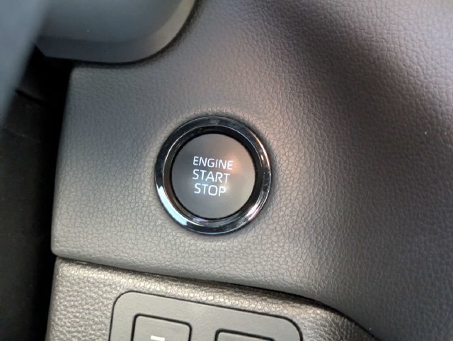 Used 2025 Toyota Tundra Limited AWD/4WD image 28