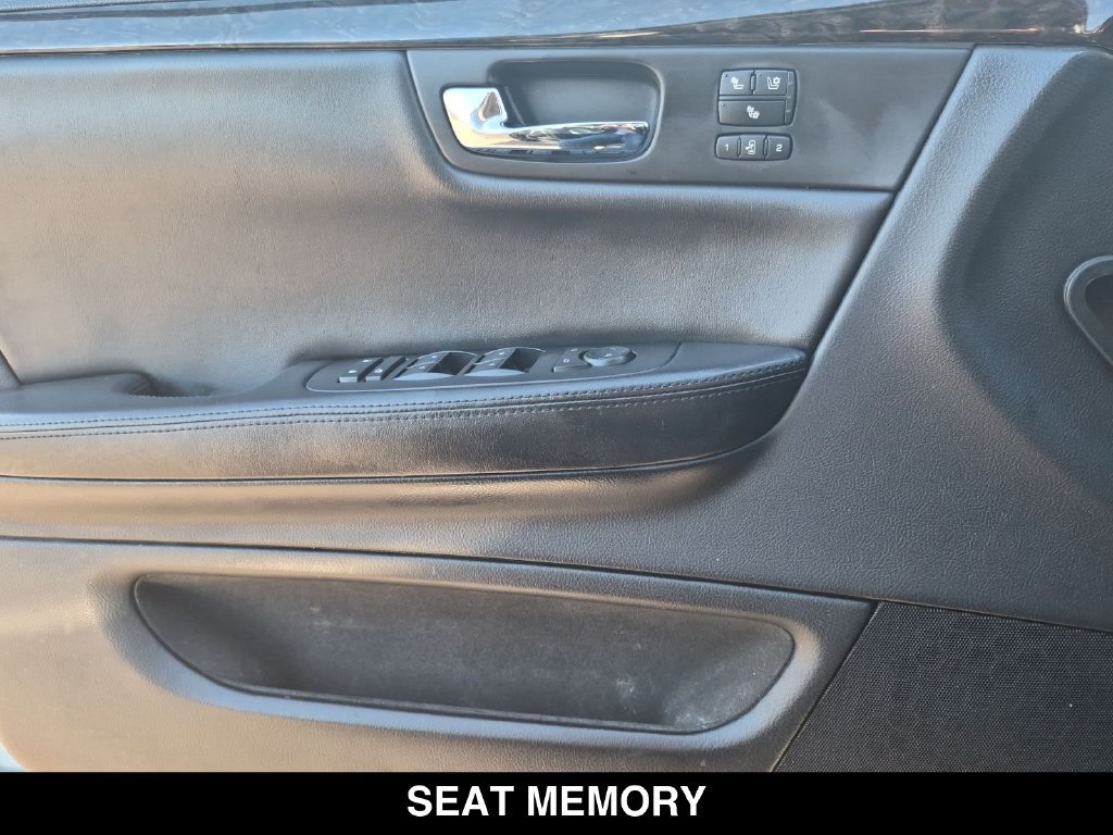 Used 2010 Cadillac DTS Luxury FWD image 25