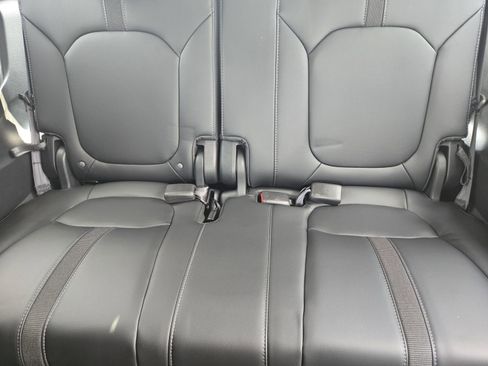 Used 2025 Honda Pilot EX-L image 33