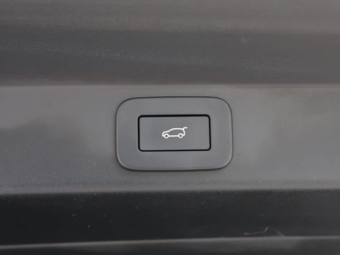 Used 2024 Land Rover Range Rover Sport SE AWD/4WD image 11