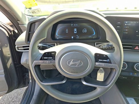Used 2024 Hyundai Elantra SE FWD image 19
