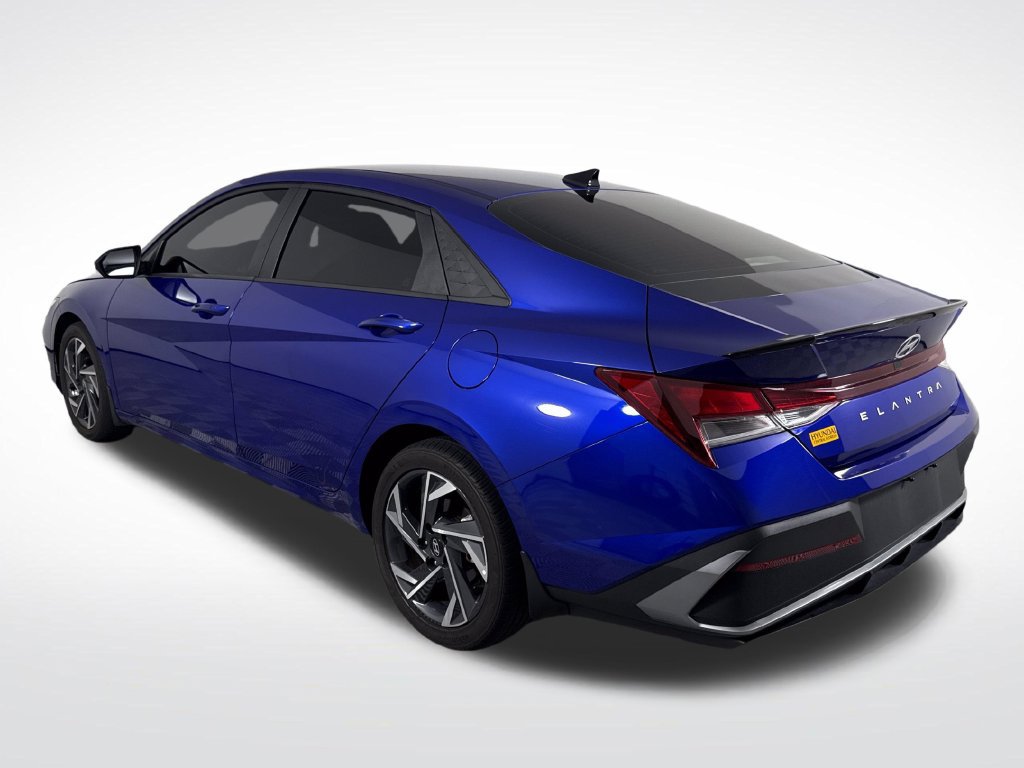 Used 2025 Hyundai Elantra Sport FWD image 6