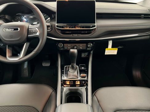 New 2026 Jeep Compass Latitude image 13