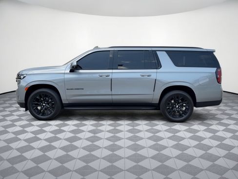 Used 2024 Chevrolet Suburban RST w/ Luxury Package RWD image 2