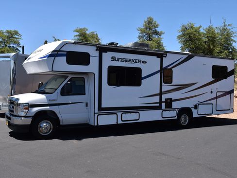 Used 2022 Ford E-450 and Econoline 450 Super Duty w/ Motorhome Prep Package RWD image 1