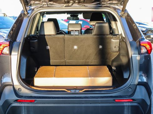 Used 2021 Toyota RAV4 XLE Premium image 27