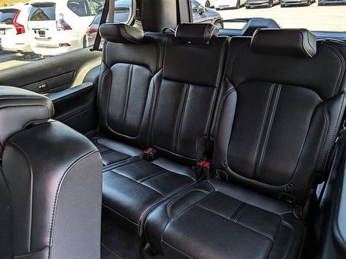 Used 2025 Jeep Wagoneer L Series II w/ 8-pass Seating Package AWD/4WD image 27