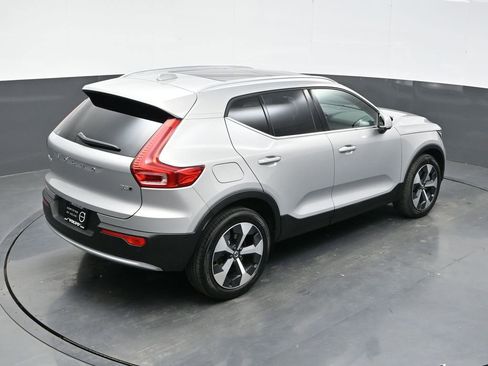Used 2025 Volvo XC40 B5 Plus image 29
