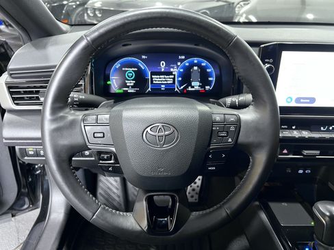 Used 2025 Toyota Camry XSE FWD image 11