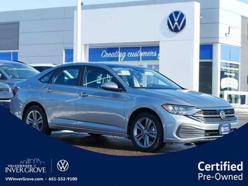 Certified 2024 Volkswagen Jetta SE image 1