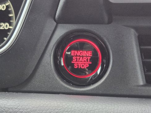 Certified 2024 Honda Pilot Touring image 18
