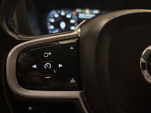 Used 2021 Volvo XC60 T6 Momentum image 15