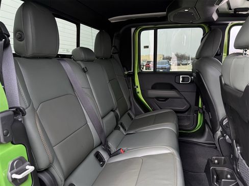Used 2025 Jeep Gladiator Mojave image 25