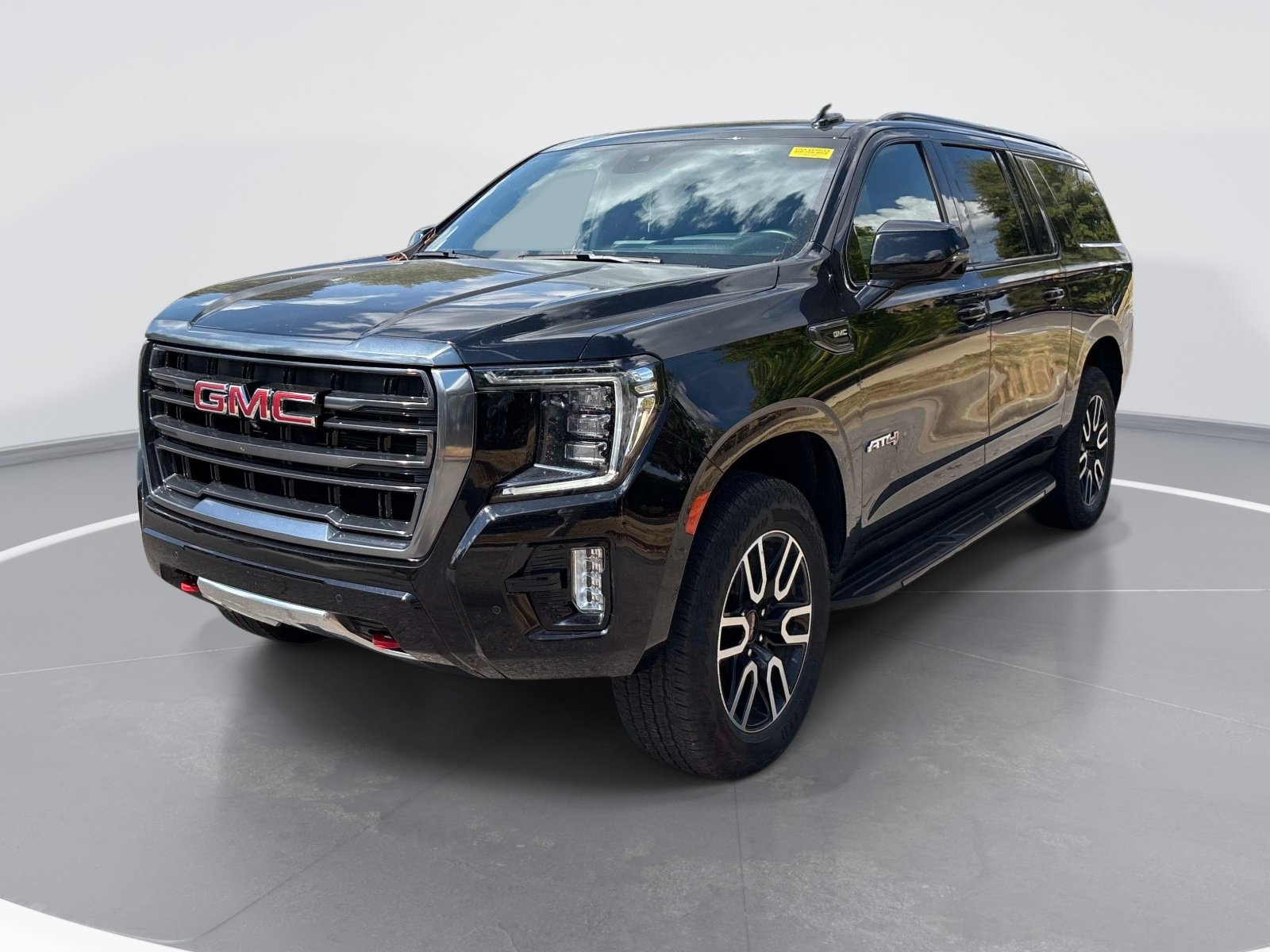 Used 2024 GMC Yukon XL AT4 w/ Technology Package AWD/4WD image 3