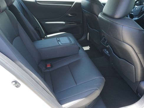 Used 2025 Lexus ES 300h w/ Premium Package FWD image 10