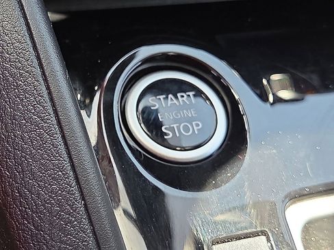 Used 2025 Nissan Versa SV FWD image 22
