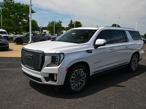 Used 2023 GMC Yukon XL Denali Ultimate AWD/4WD image 9