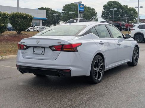 Used 2024 Nissan Altima 2.5 SR w/ SR Premium Package FWD image 3