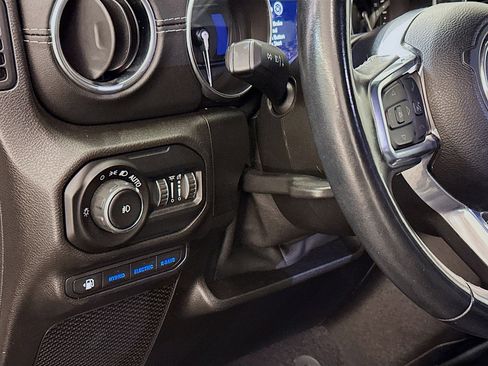 Used 2021 Jeep Wrangler Sahara image 17