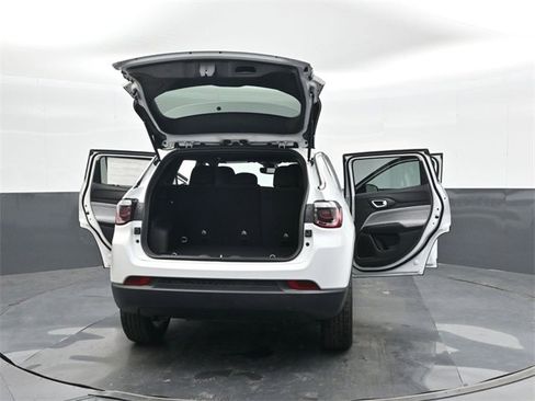 Used 2025 Jeep Compass Sport image 44