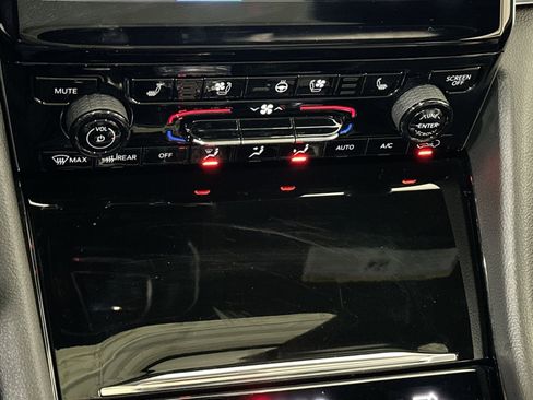 Used 2023 Jeep Grand Cherokee Overland w/ Luxury Tech Group IV image 28