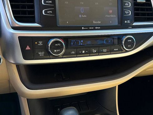 Used 2019 Toyota Highlander XLE image 14