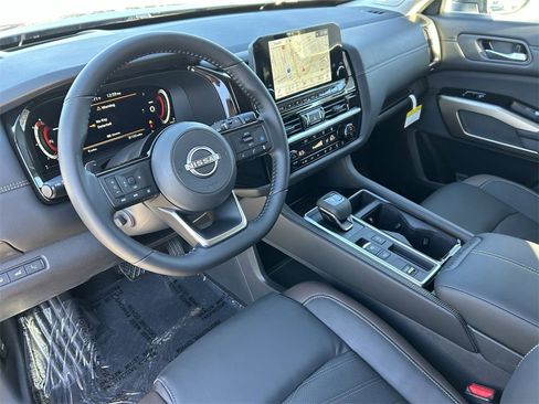 New 2025 Nissan Pathfinder Platinum image 14