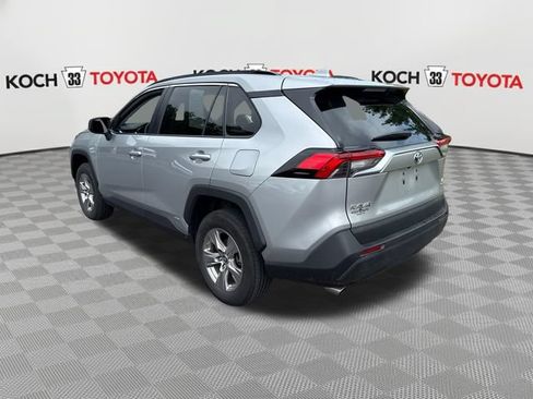 Used 2022 Toyota RAV4 LE AWD/4WD image 6
