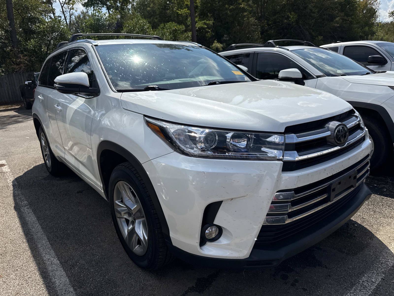 Used 2017 Toyota Highlander Limited FWD image 1