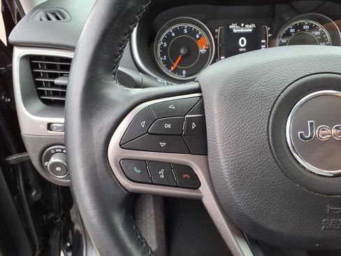 Certified 2019 Jeep Cherokee Latitude Plus AWD/4WD image 19